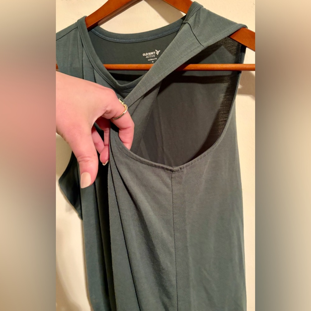 Women’s Old Navy Green Active Ultralite Go Dry Tank Top Wide Strap Muscle Sz Med - Picture 10 of 15